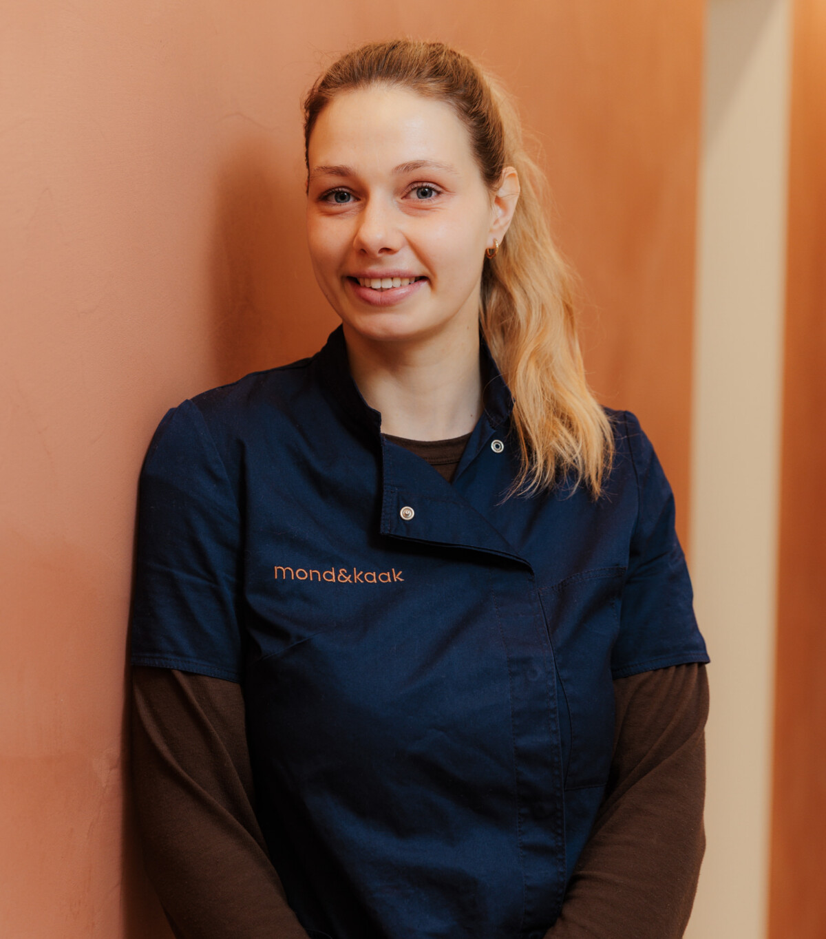 MONDKAAK 2026 Assistente Marthe Carton 2416 WEB